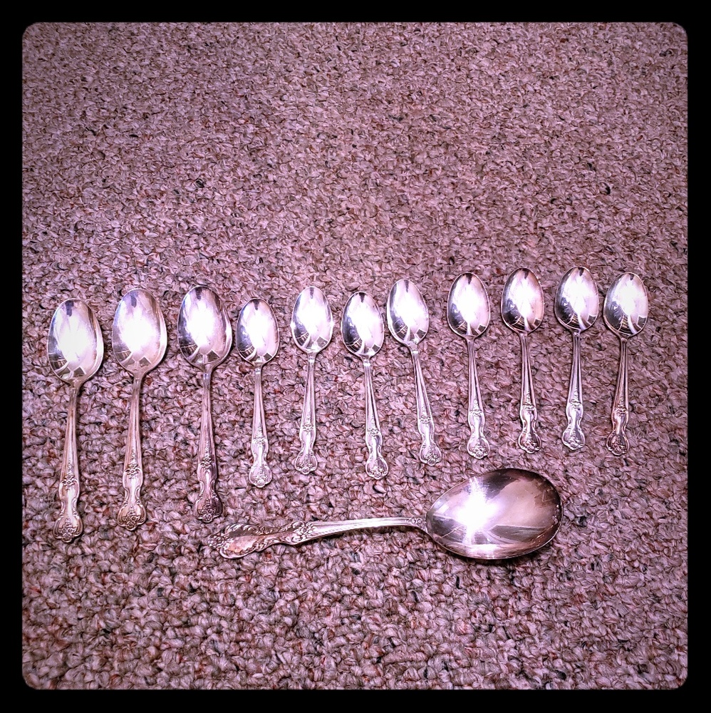 12 Roger's 1951 Magnolia Silver Spoons